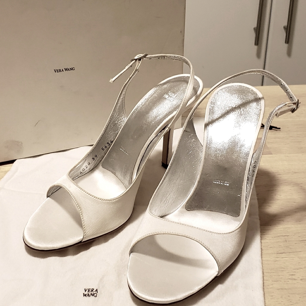 Rare Vintage satin Vera Wang Soney bridal shoes